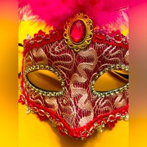 Women’s Feather Masquerade Mask